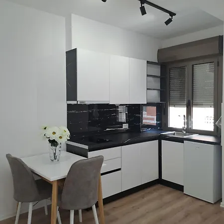 Erdis Nr 2 * ティラナ