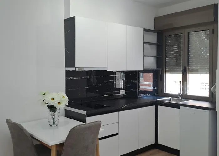 Erdis Nr 2 * ティラナ